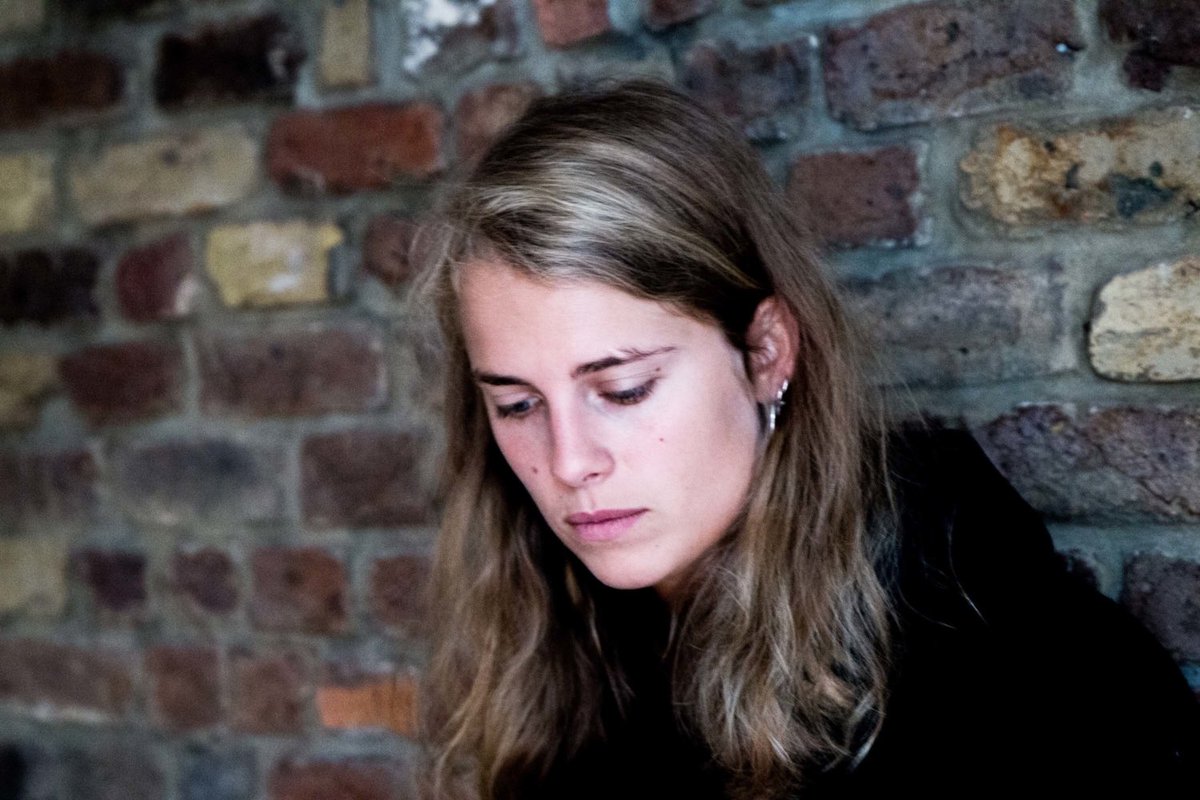 diymagazine's tweet photo. Marika Hackman's offered up a brand new track - listen to ‘i’m not where you are’ now: https://t.co/LvroRLOLSa https://t.co/aBNzPZyPvb