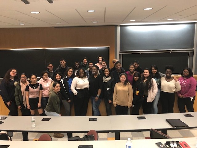 SEEDSAccess's tweet photo. Last month, our College Scholars seniors had the opportunity to hear from SEEDS graduates about future careers. Thanks to Anika Forrest ('03) and Aliyah Cromwell ('99) for sharing your experiences in law and media with our graduating scholars! #seedssaturdays https://t.co/6MqVsnGCh5