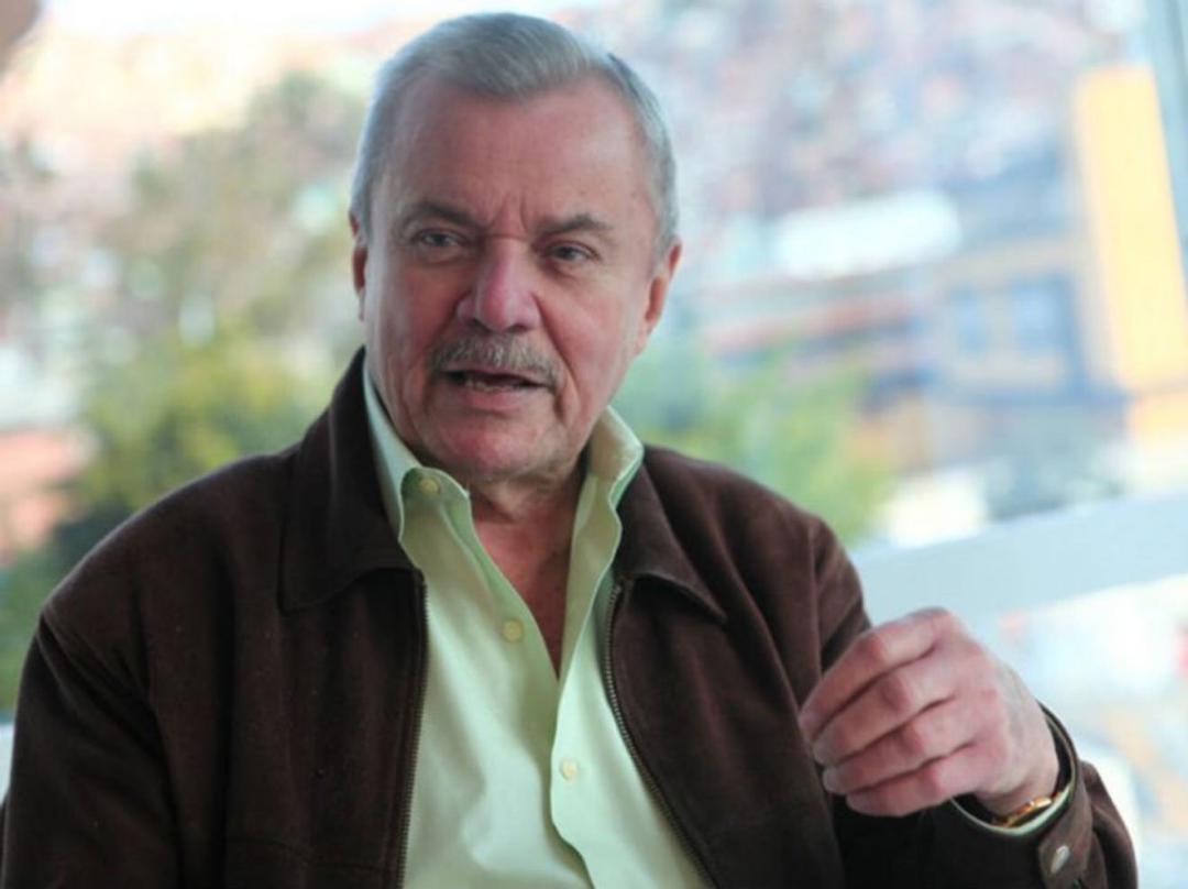 Lamento profundamente la partida física de nuestro insigne profesor y extraordinario periodista Eleazar Díaz Rangel, un ser humano ejemplar y digno hijo de la Patria. Envío mis más sentidas condolencias a sus familiares y amigos. Díaz Rangel: ¡Defensor eterno de la Verdad!