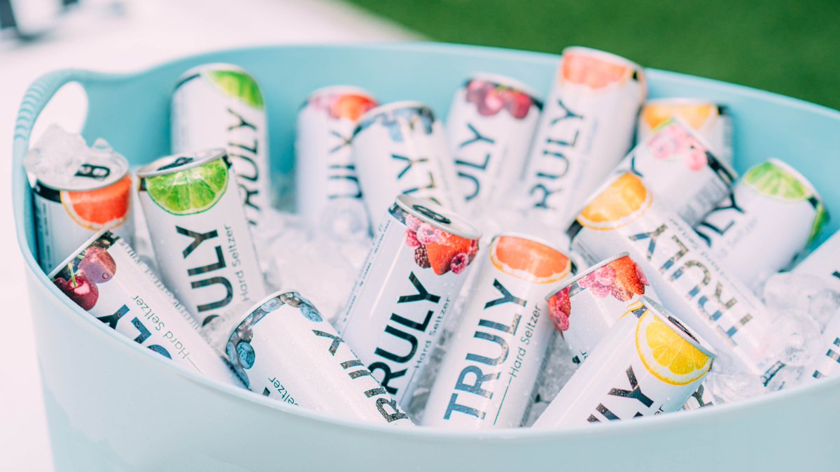 trulyseltzer's tweet photo. #WhenIThrowAParty the motto TRULY is the more the berry-er. https://t.co/SYqA9b1YYu