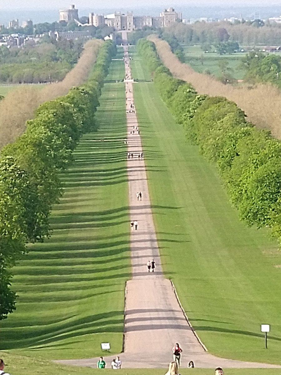 The Long Walk, Windsor Great Park on a beautiful Spring day. Over five mile walk but loved it.
#windsor #thelongwalk #windsorgreatpark