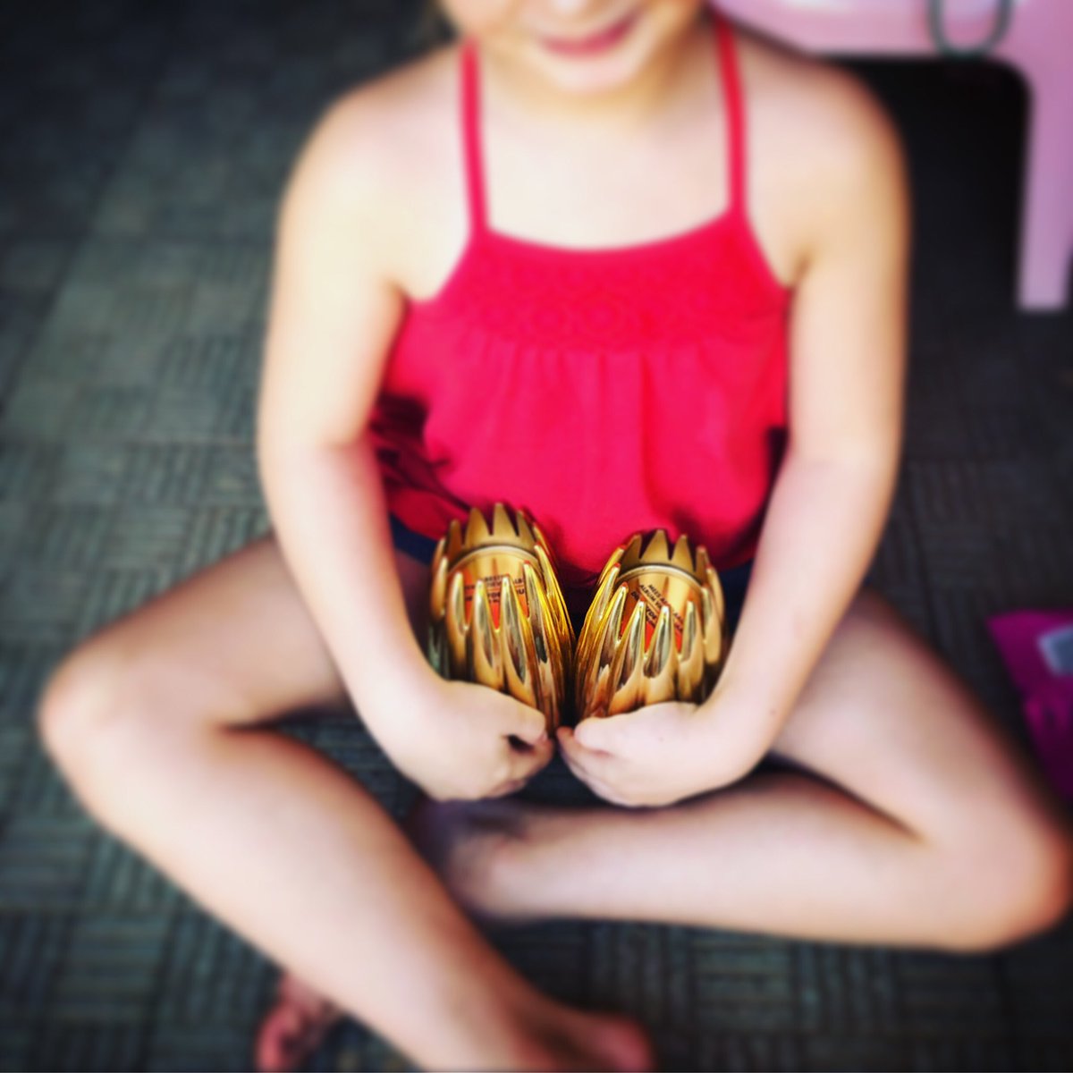 En só groei #prinsessimone se versameling... 🤩 Sy is trots op haar pappa <a href="/JanBlohm/">Jan Blohm</a> se twee <a href="/kykNET_Ghoemas/">#Ghoemas 2019</a>  #aartjienasyvaartjie #mymon  #life #child #girl #motherhood #fatherhood #foreverandeverlove #blessed