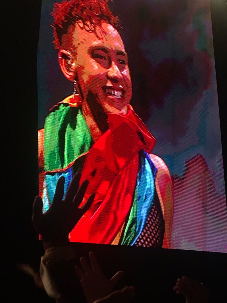 caipilina's tweet photo. @yearsandyears #YearsAndYearsLive https://t.co/QO6WnXY3SR