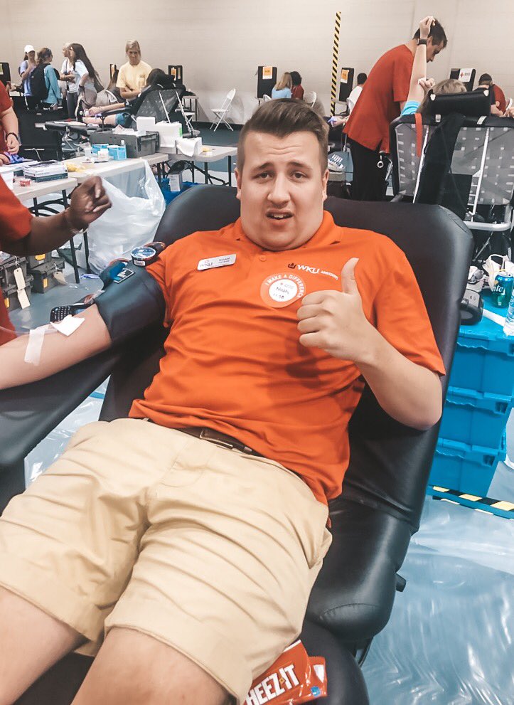 TOPGuideNoah's tweet photo. Giving a tour right before giving blood >>> Loved giving some good ‘ole 🆎 today as part of @WKU_GreekWeek! https://t.co/omM0mR2KkP