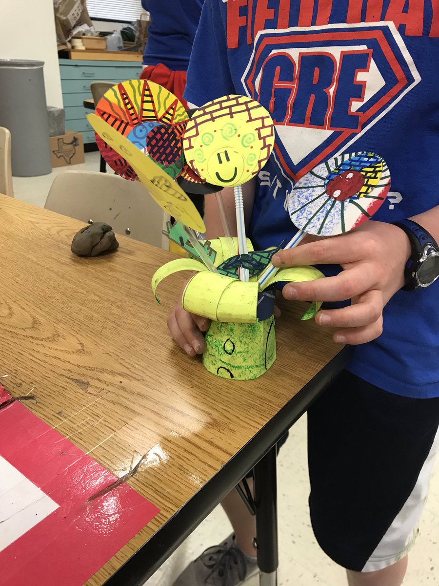 GREVisualArt's tweet photo. Kandinsky inspired 3D concentric circle flower still-life! ❤️🌈💐@GardenRidgeES #arted #LISDVISUALART https://t.co/KYZ2zeX1oN
