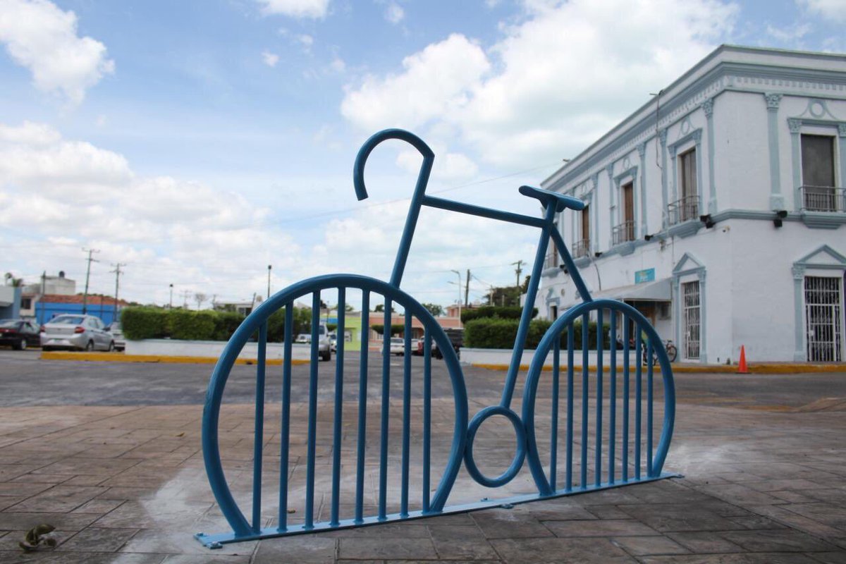 JULIANZACARIASC's tweet photo. Les presento el nuevo #CicloPuerto el cual servirá para que los ciclistas cuenten con un lugar específico para dejar sus bicicletas. Pronto contaremos con más en distintos puntos del Puerto, para poder seguir fomentando el uso de este saludable medio de transporte. 🚲 https://t.co/Ka9jUYy1py