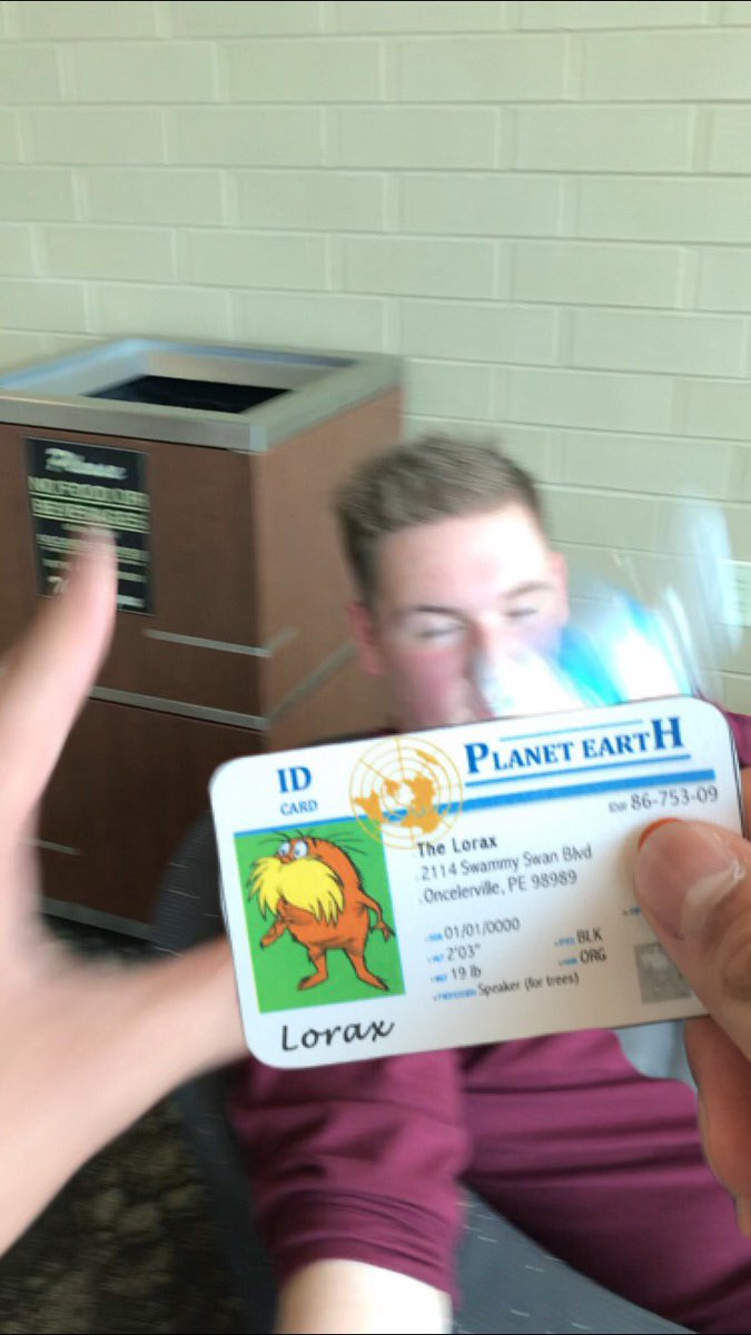fhslang's tweet photo. @that1wh1teguy’s willingness to throw away a plastic bottle instead of recycling it makes him face the wrath of nature. 2 days after earth day too. @franklinlorax #apeswaste https://t.co/1Xks8ZOtLu