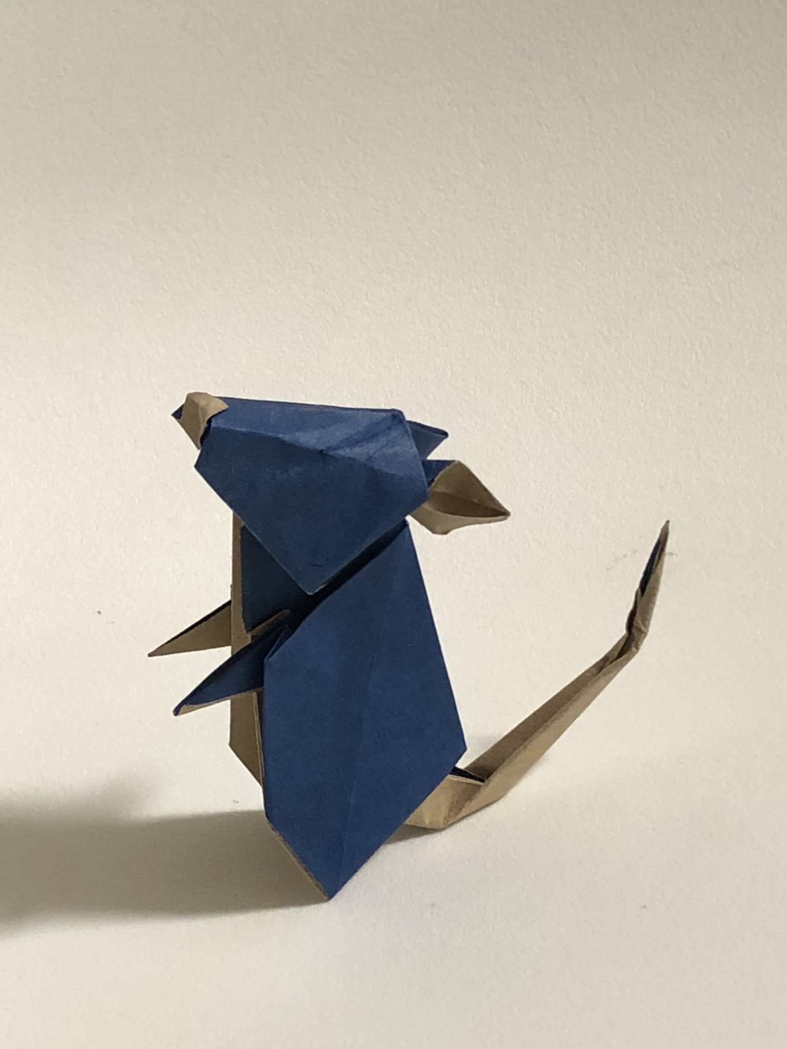 Twitter 上的 折り紙職人 神谷流創作折り紙に挑戦 より 小松英夫さんの ねずみ カラークラフト紙15 使用 次の大作を折る前に ふと何か折りたくなったため 小松さんのネズミ 可愛すぎません 折り紙作品 小松英夫さん 来年の干支 神谷流創作