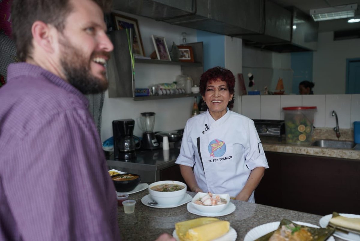 ecfilmcom's tweet photo. En la segunda parada del día, el restaurante @elpezvolador_1 nos deleitó con un de sus especialidades: el encebollado, plato que ha admirado a propios y extraños. #ViajesConSaborEC

#EcuadorForShooting https://t.co/KIPZLZ9Cxi