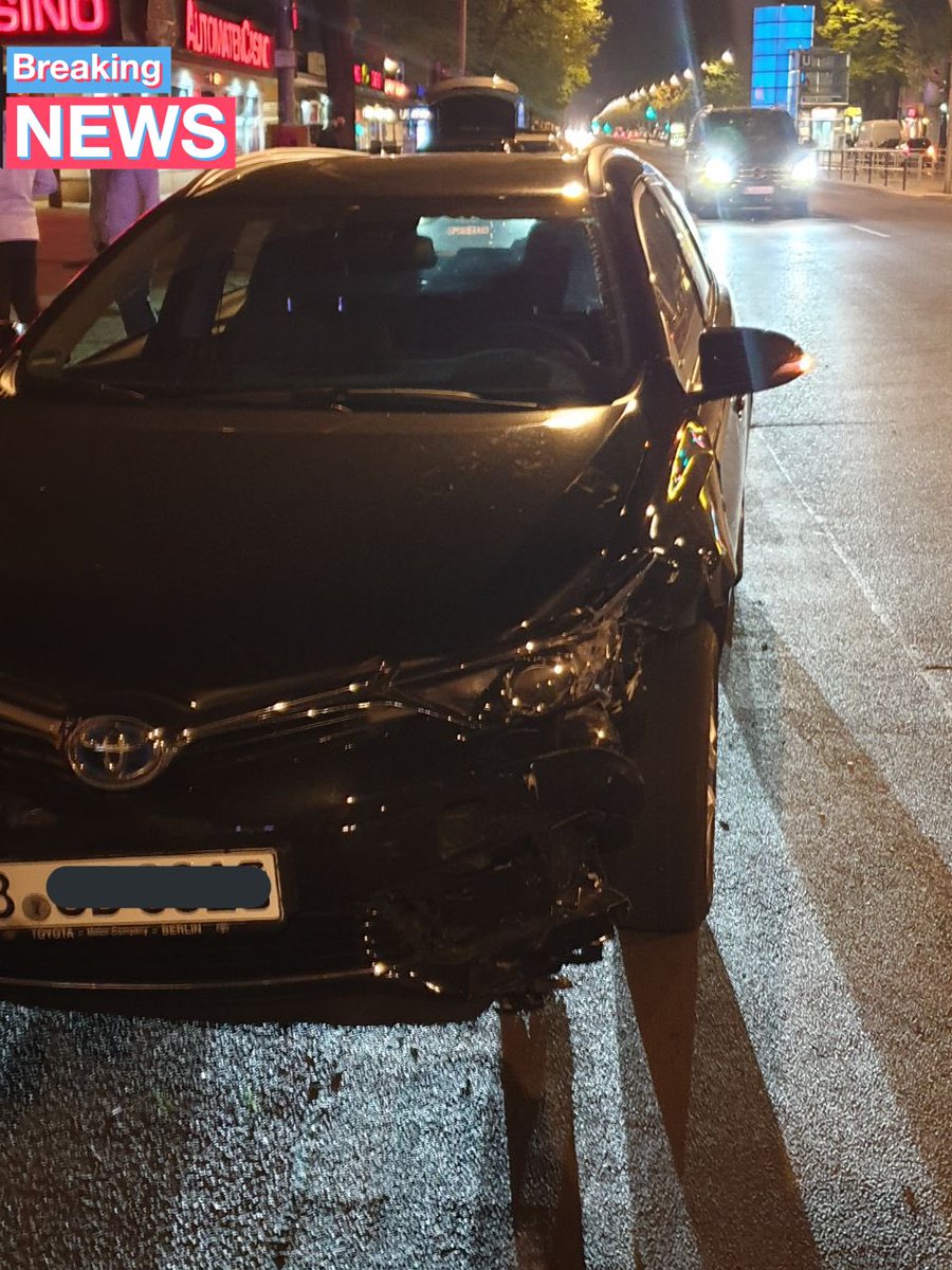 adem_aus_berlin's tweet photo. Von der @BILD_Berlin hochgelobte #Uberfahrer rammt parkende Autos. @polizeiberlin überfordert und kein Interesse. @SenUVKBerlin unterbindet Maßnahmen, um Mietwagenunternehmen und -Fahrern zu überprüfen. Axel Springer hat Wertpapiere von @Uber_Ger günstig erhalten. https://t.co/387FBWC4eo