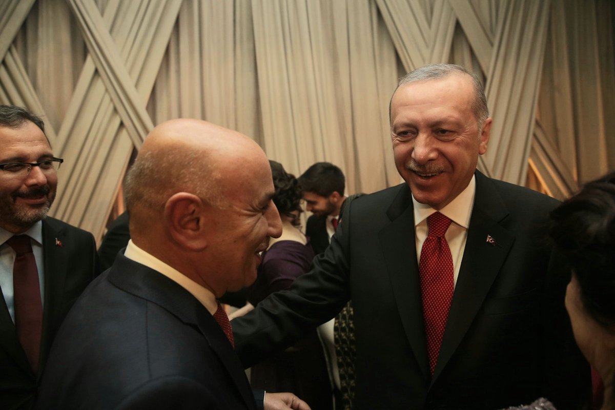 turgutaltinok06's tweet photo. Değerli Dostum Sn.@recepalier ‘in kızı Didem ve damadı Metin'in nikâh töreninde, Cumhurbaşkanımız Sn. @RTErdogan ile bir araya gelme imkânı bulduk. Kıymetli sohbetleri için teşekkürler ediyorum. https://t.co/VgKgvAHRME