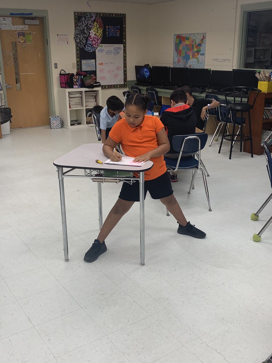 Because some #students enjoy standing! Thank you <a href="/twallace9424/">Dr. Tennille Woodward</a> for the desks! <a href="/lsparks262/">lasparks</a> <a href="/PortOrangeVCS/">@PortOrangeVCS</a>