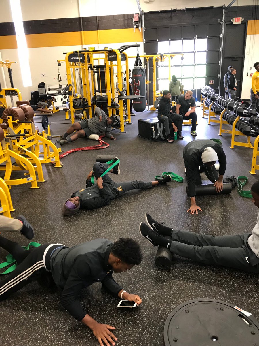 CoachHall_FEED's tweet photo. Good luck Brush Track!! Go get those Rangers! #BMOC #footballtrack #multisportath @JohntezStrozier @ can’t find my other guys names lol https://t.co/K59eXGQb1z
