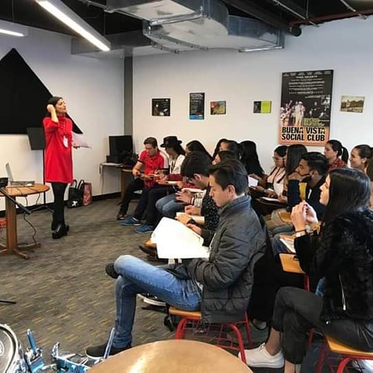 TerciarioTAMABA's tweet photo. Masterclass de improvisación y scat enfocado al latin jazz y músicas latinas en #EMMAT por nuestra #ProfeTAMABA @marianjazz para alumnos del #CLAEMX 

#ALAEMUS #marianfossati #latinjazz #scat #singer #cantante @alaemus https://t.co/umAxtgZ03D