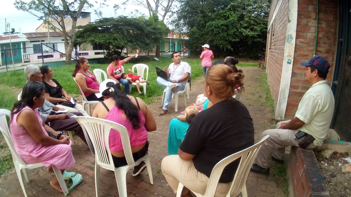 GobCaqueta's tweet photo. Las actividades que implementan  a través de las estrategias #SaneamientoBásico #SoyGeneraciónMásSonriente, #RespiraSinIra, #Córtalelasalasaldengue, #Protegetu comunidad haz tu parte, #Vacúnate #LasVacunasFuncionan se desarrollan casa a casa en algunos barrios priorizados. https://t.co/4fvjw2vU5N
