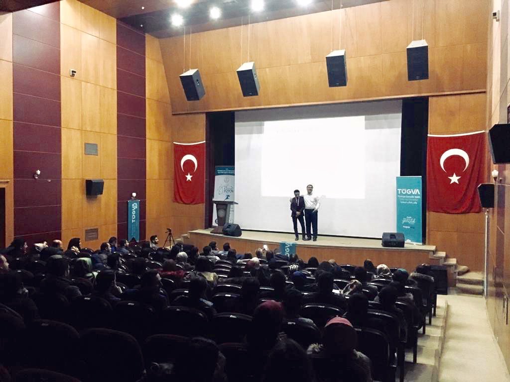 yuksekova_mem's tweet photo. 2023 eğitim vizyonu kapsamında TRT Dış Yayınlar Daire Başkanı Yardımcısı Sn. Serdar Aydınlı bugün Selahattin Eyyubi Kültür Merkezinde öğretmenlere "İnsan insanın gölgesinde yetişir. " adlı seminer verdi. https://t.co/PF9yvobFj6