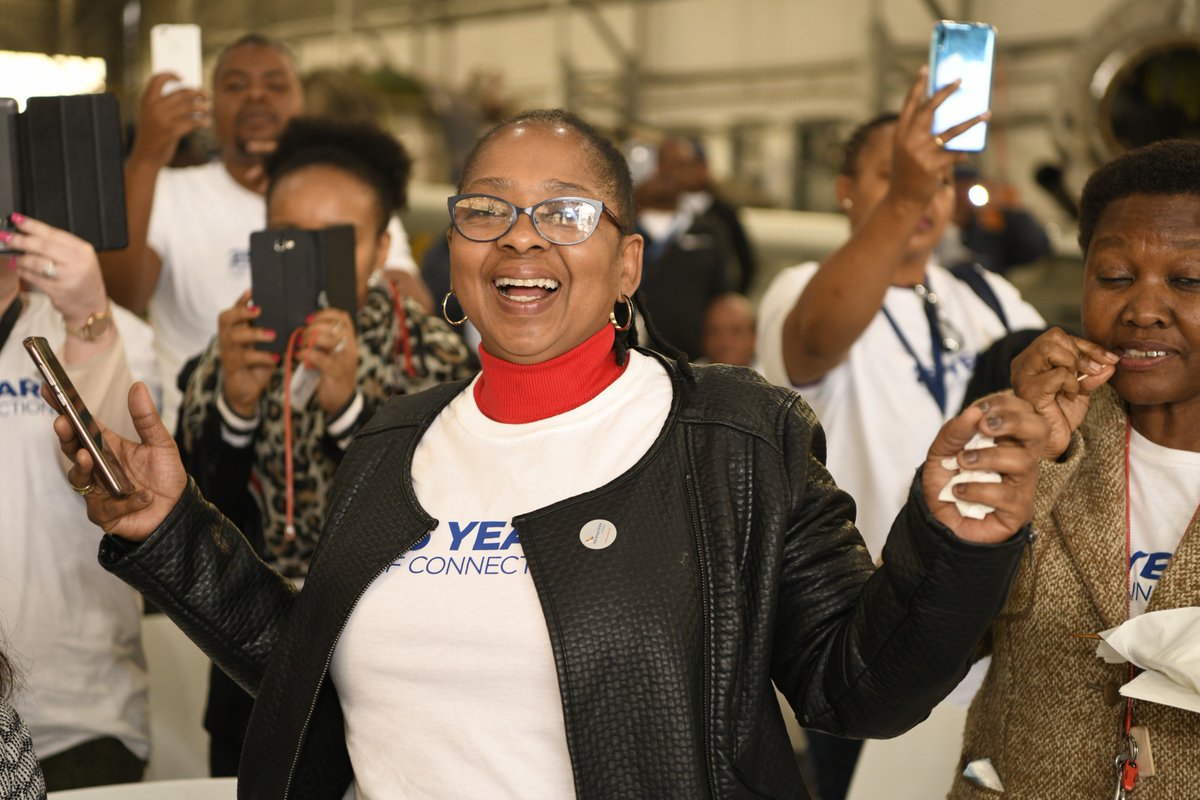 MHI_RJ's tweet photo. (1/3) The mood was very festive today as @flySAExpress celebrated their 25th anniversary. The scene was set alight by an incredible performance by @AmandaBlackSA ! #25YearsOfConnections https://t.co/QgKAship9y