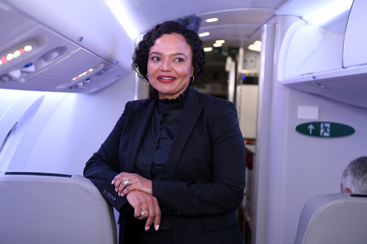 MHI_RJ's tweet photo. (1/3) The mood was very festive today as @flySAExpress celebrated their 25th anniversary. The scene was set alight by an incredible performance by @AmandaBlackSA ! #25YearsOfConnections https://t.co/QgKAship9y