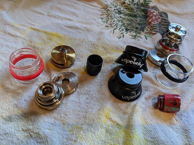 TBTalkPod's tweet image. Clean Day for 2 @smok_tech tanks I rarely use.  First is a Gold #PrinceTank that burns through coils WAY to quickly and the Silver is a #CloudBeastKing #TFV12 that I cannot get coils for locally anymore.  After buying my Defective Prince online I am leer… bit.ly/2W8ftzW