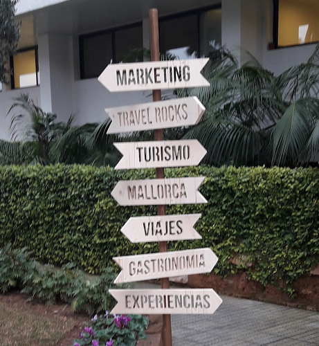 ignacio_conejo's tweet photo. Que sí, que no .. que @_nadianemer_ se lió un día la manta a la cabeza y empezó a organizar eventos .. y rompió la pana, doy fe de ello!!
#CongresoMarketero #MarketerosNocturnos https://t.co/SyifKwGzUB