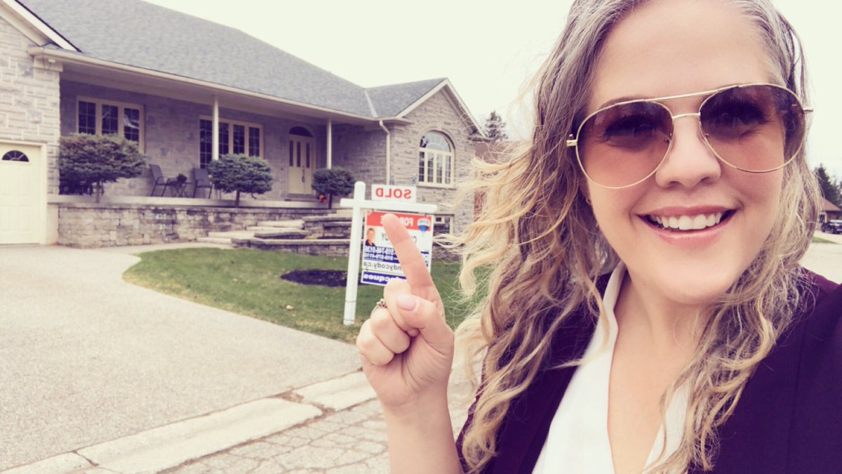 SusanStanway's tweet photo. Congrats to my Buyers! #buildingrelationshipsforlife #realtorlife #remax #kosteckirealestate #remaxtwincity https://t.co/Efe0Y14Igs