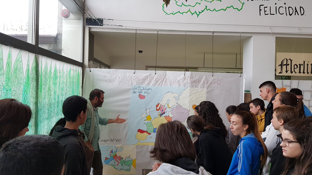 iesalbalat's tweet photo. Un taller de cuentos con el Juglar Julius de la @FundacionCepaim y las primeras visitas de alumnos a nuestra expo "Liber" han inaugurado esta parte de nuestro proyecto de innovación que se convertirá, a partir de mayo, en #ApS. ¡Ya tenemos candidatos entre nuestros alumnos! https://t.co/TUY7OxHa1N