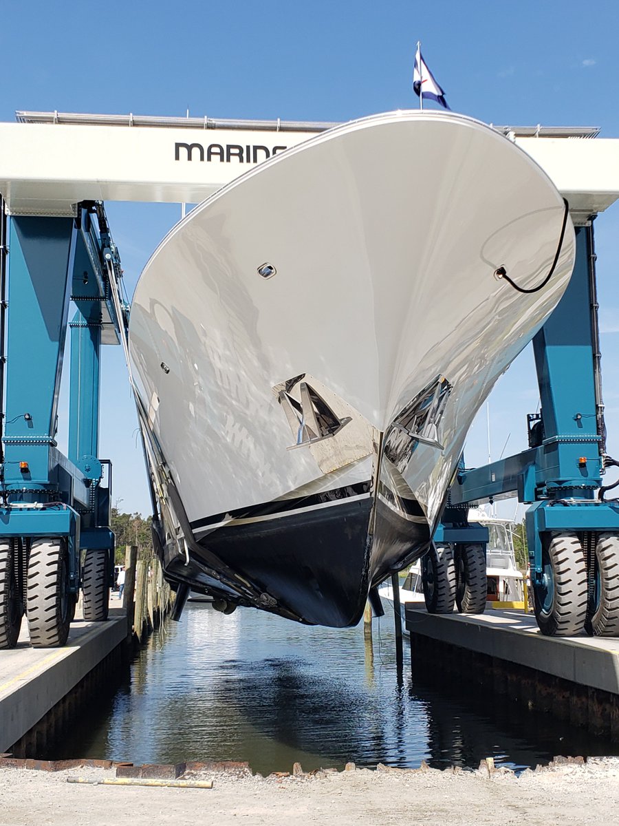 JarrettBay's tweet photo. A quick beach break for the Westport 130 "Beach Girl" #yachtservice #300tonlift #springintoshape #beachbod https://t.co/SOsaWyDNSu