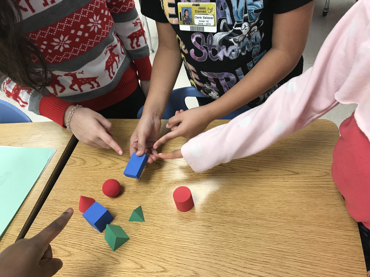 RoseMelia7's tweet photo. Students learning about 3D shapes
#pisdmatchat @ajuarez77 https://t.co/7cXdK1dHSw