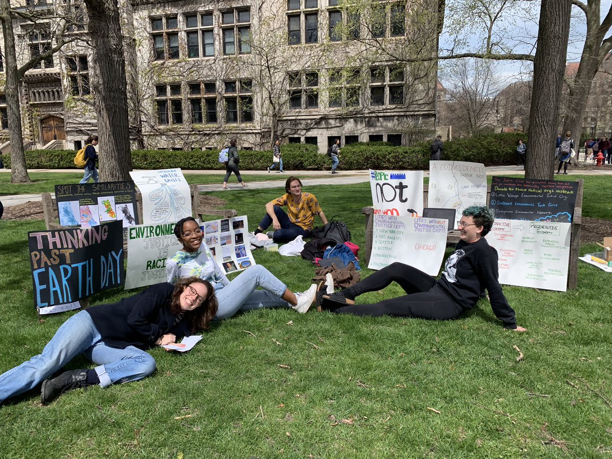 UChiStudentsAct's tweet photo. join us on the main quad to learn about what narratives are missing from earth day! we’ll be here until 5:30! #environmentaljustice #studentaction #ucsa #radicalearthday https://t.co/odbdR48zqz