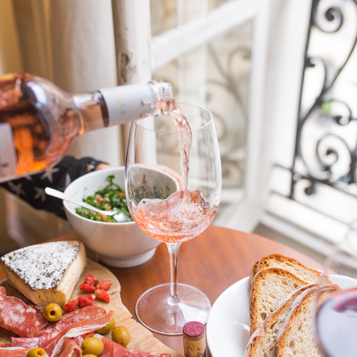 It's #winewednesday! Are you in a red or white sort of mood? We're suckers for a healthy pour from <a href="/SutterHome/">Sutter Home Wines</a>.