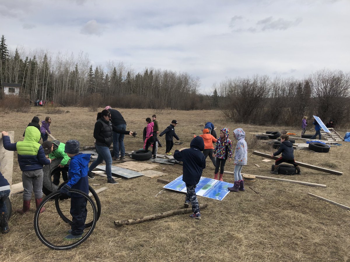 Next up was pop up creative building and play with Mr. Letendre, on our Grade 2 Wilderness adventure today! <a href="/LoisHoleSchool/">Lois E. Hole School</a> <a href="/StAlbertPublic/">St. Albert Public</a>