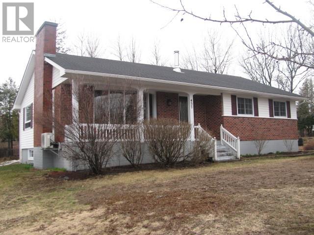 LMacRealEstate's tweet photo. ATTENTION FIRST TIME HOME BUYERS, DOWN SIZERS, OR RENOVATORS! 

This is the one for you! Home has been maintained and had great bones! Just needs a little updating with minor cosmetic lipsticks!

#FrederictonListing #REMAXListing #NBListing

https://t.co/yo5ef5RElj https://t.co/Sdl8NTPp3Z