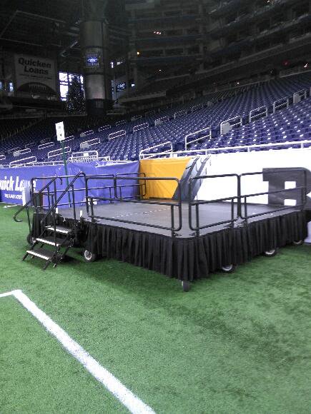 We offer several different types of rolling risers and rolling stages and have sizes from 4’ x 4’ to 40’ x 40’. 

Call Today To Speak With A Specialist! (734) 542-4000
renegadestaging.com/rolling-riser-…

#rollingriserrental #rollingstagerental #riserrental #eventequipmentrental