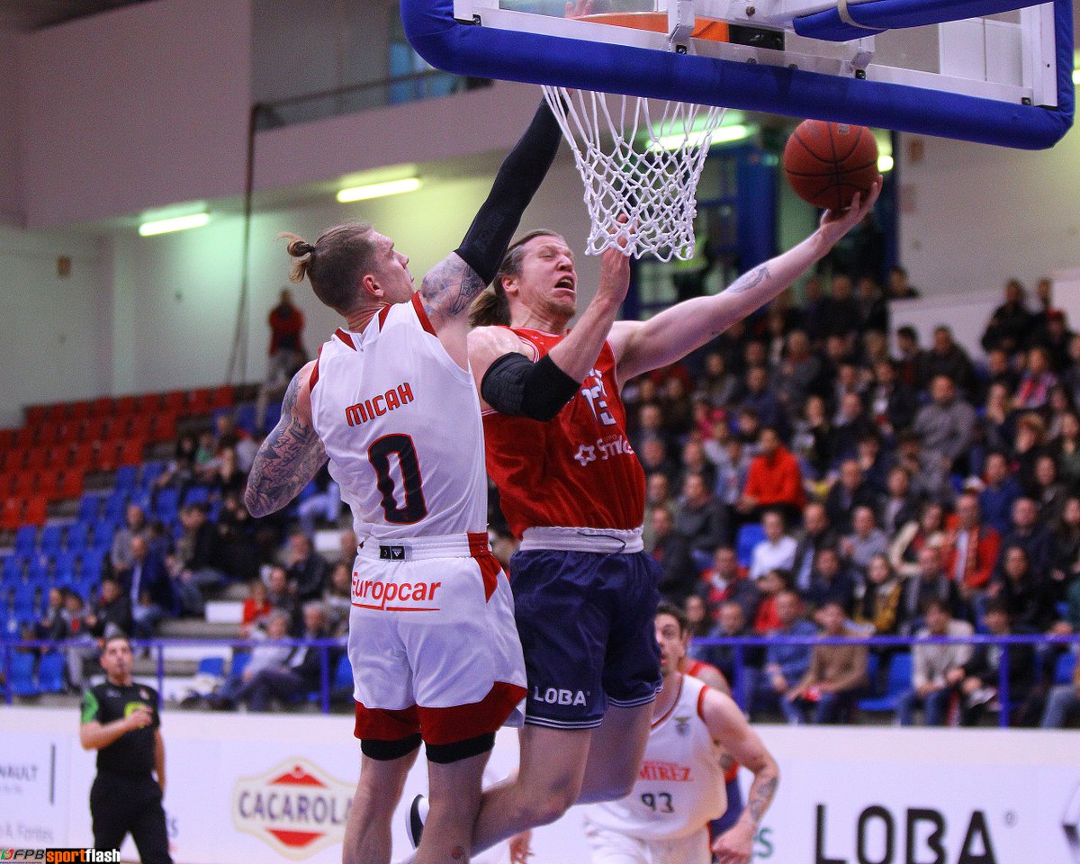 🏀 <a href="/UDObasket/">Oliveirense Basquetebol</a> 79-84 <a href="/SLBenfica/">SL Benfica</a> 
🏆 Liga Placard | 7.ª jornada da 2.ª Fase - Grupo A
📍 Pavilhão Dr. Salvador Machado, Oliveira de Azeméis
💪🏽 <a href="/mrdowns22/">Micah Downs</a> (22pts, 7res, 5as, 1rb e 1dl)
📊 bit.ly/2DyGmpt
📲 #somosbasquetebol