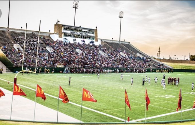 VHSFootball's tweet image. Thanks to @CoachMornhinweg from #MidwesternState for coming by the #ViperPit 🐍 #recruitvandy @VandegriftHS