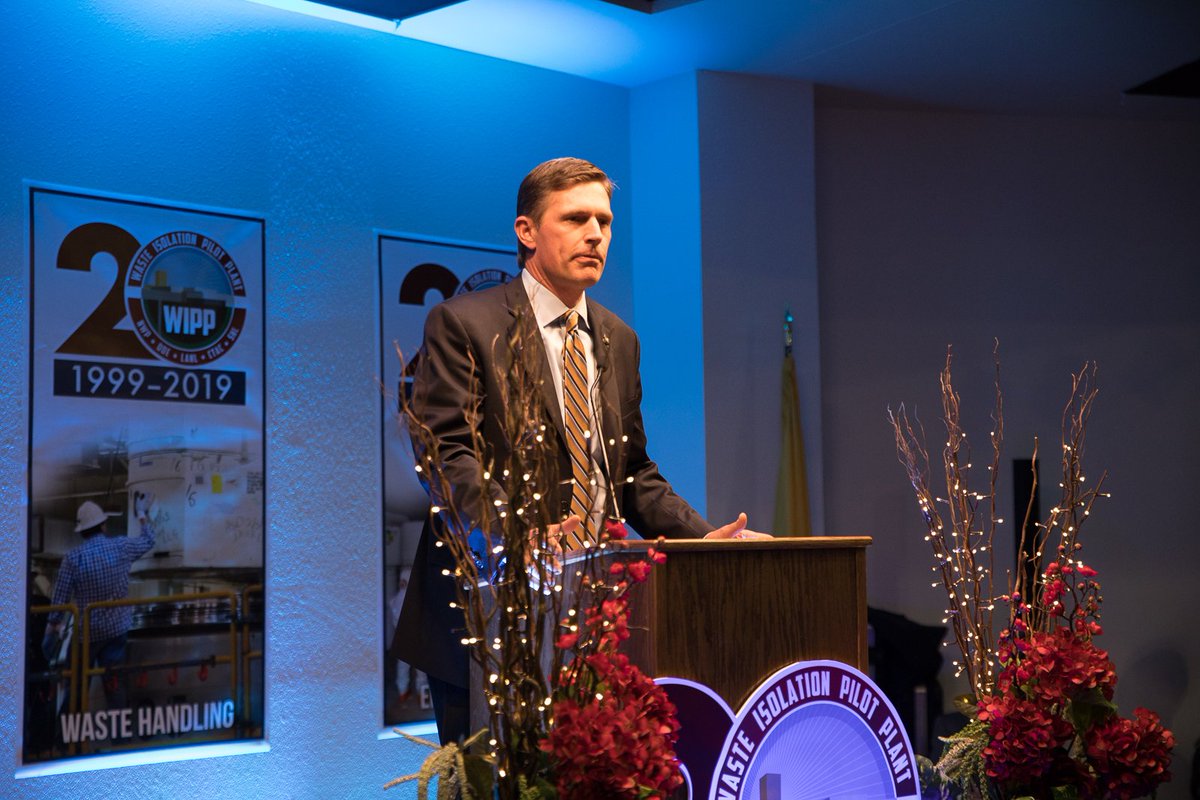 EMAssistantSec's tweet photo. Talked with U.S. Senator @MartinHeinrich of NM at WIPP's 20th anniversary dinner—one of many events I attended this week celebrating WIPP’s achievements over the past two decades. Check out our special EM Update issue on @WIPPNEWS this week at https://t.co/a6e4ts4oNn #WIPP20 https://t.co/RuCIDWNY08