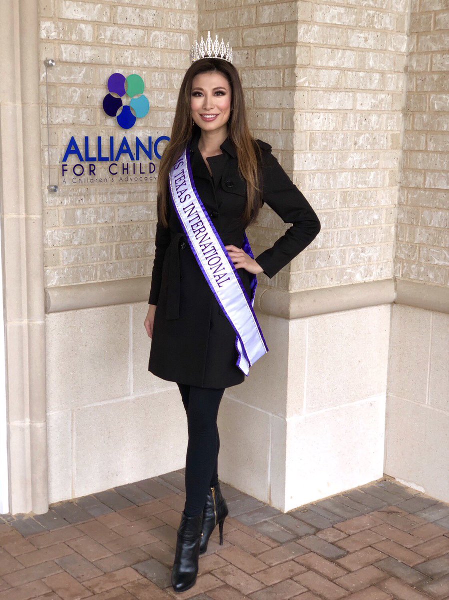 TheLeaCaprice's tweet photo. So happy to meet with @afc_tarrant today! They do so much to help Tarrant County children and families heal from abuse. 💙 #CAPmonth #childabuse #preventchildabuse https://t.co/nVOpXanvc1