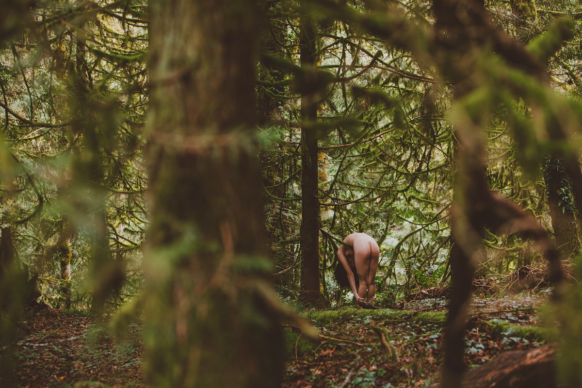 CorwinPrescott's tweet photo. Spent an awesome afternoon with Liana Pilar shooting and foraging for mushrooms!  Full shoot on https://t.co/AP5If33oIk https://t.co/SXUBDhYHWJ