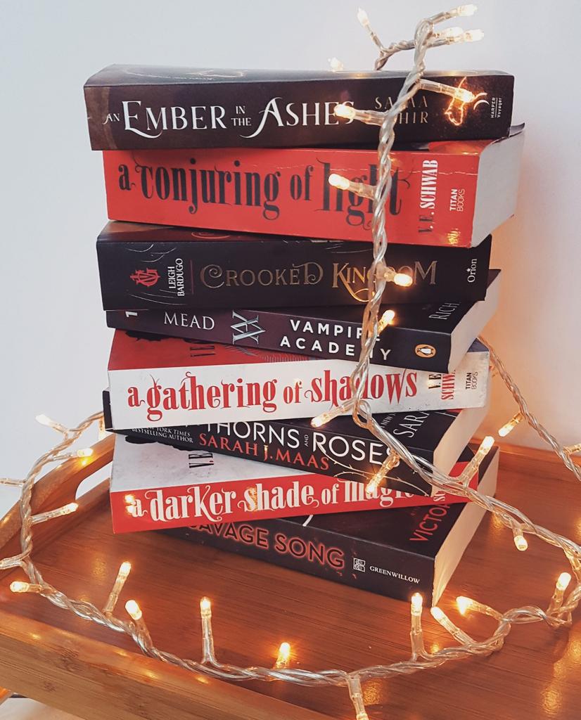 chaptersofmagic's tweet image. 📚❤
#bookphotography #bookphoto  #bookworms #bookaholic #bookobsessed #bibliophiles #loverofbooks #bookaesthetic #yareads #yabooks #ireadya  #bookblogger #thissavagesong  #ourdarkduet #adarkershadeofmagic #bookstack  #sixofcrows #crookedkingdom #anemberintheashes #vampireacademy