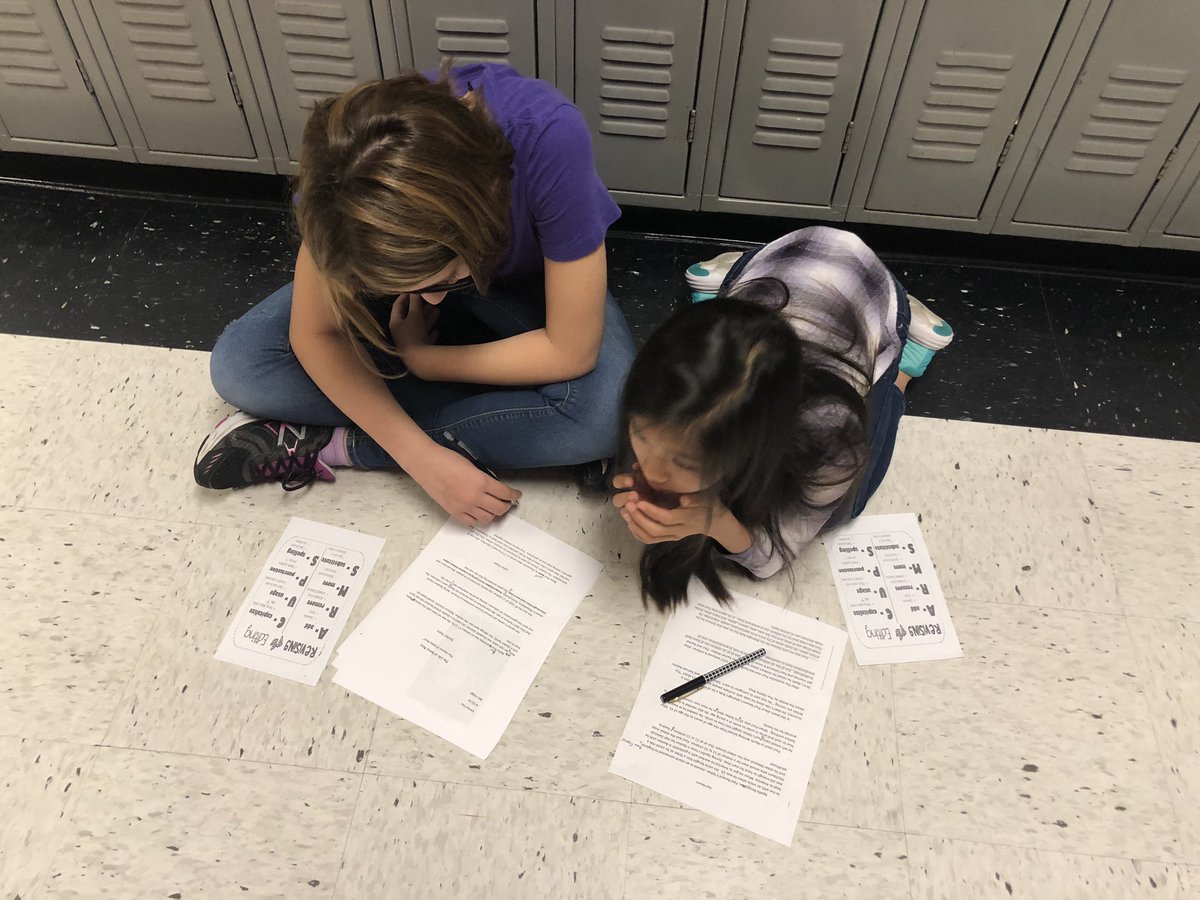 MrsHaighGMS's tweet photo. Ss #peeredit their revolutionary era research articles @Powell4CNU_GMS @leadegriffin @AmySpethGMS @TiannaSAnthony @wallaceteaching @graftonms https://t.co/WolPBIwlKa