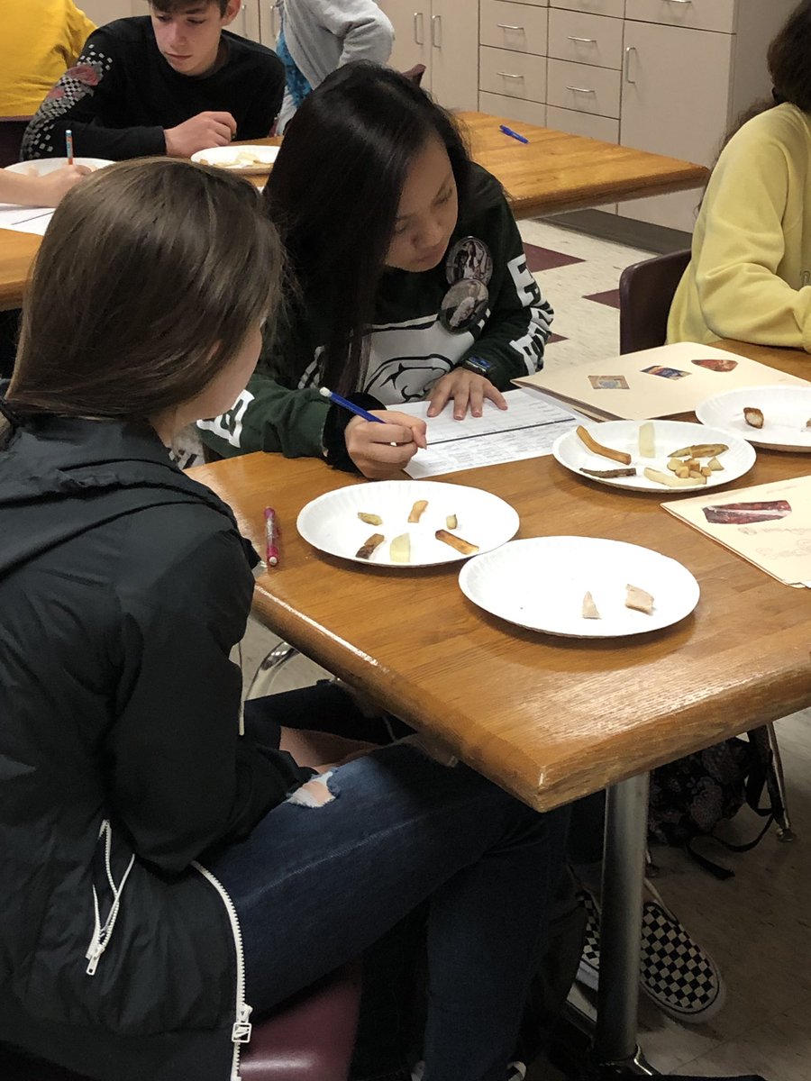 dhsculinaryarts's tweet image. Culinary students prepared and critiqued 6 different cooking methods using chicken and potatoes. It was awesome to hear the conversations on flavor and texture! #dhsculinaryarts #cookingmethods #foodtalk