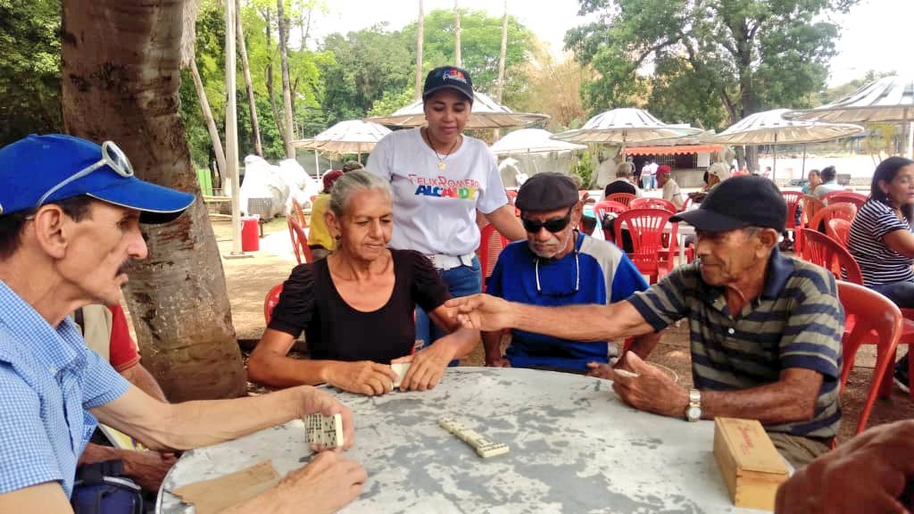 RomeroFelixE's tweet photo. Gracias a las articulaciones con el @Gob_Guarico a través de la Sec. Des. Social y el @Aguas_termal #HOY #24Abr adultos mayores de San Sebastián disfrutaron de un día en sano esparcimiento y recreación. Políticas de integración promovidas por @RMarcoTorres y @josemvasquez https://t.co/hC7ECsNEHq