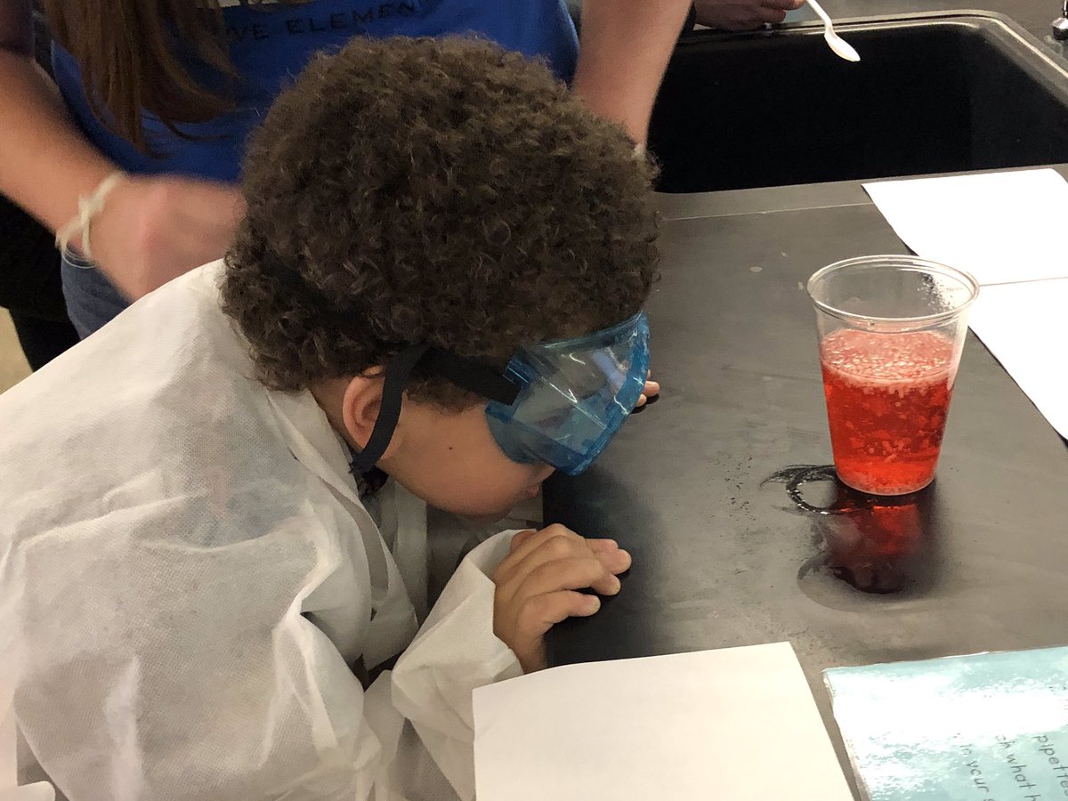 MrsFlenthrope's tweet photo. Our afternoon scientists working hard in the MWSU lab!! #fieldtrip #science @OGGrizzlies @EarlySjsd https://t.co/AGLOt7UO3f