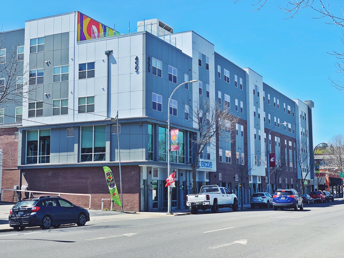 evolveonmain's tweet image. What a beautiful day in Pullman! 😍 Dead week can’t bring your spirits down when you are sunbathing on our rooftop lounge ☀️👙or spending countless hours watching movies on our outdoor courtyards! 🤗 🎥 #evolveonmain #luxurylifestyle #wsu #washingtonstateuniversity #beautifulday