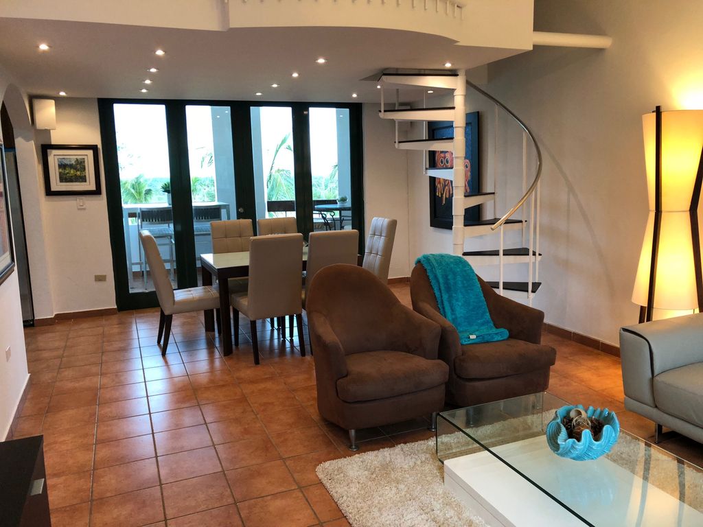 HolidayRoot's tweet image. A beautiful #VacationVilla, 10 minutes from the #Beach. A perfect place for quiet and relaxing #Vacation or for an adventurous trip you are looking for. 
#HolidayRoot #Caribbean #PuertoRico #RioGrande #RioMar #2Bedrooms #5Sleeps
Inquire Today &amp;amp; Book!😊 
holidayroot.com/accommodation/…