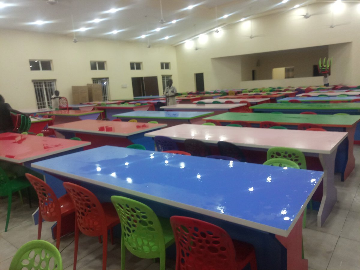 ellawanm's tweet photo. This is @ProfOsinbajo  Primary School, Maiduguri; one of the mega school projects built and equipped by Governor Kashim Shettima, located in Bolori. A visitor to the school won't believe that this is a primary school. https://t.co/TW53C6FQbW