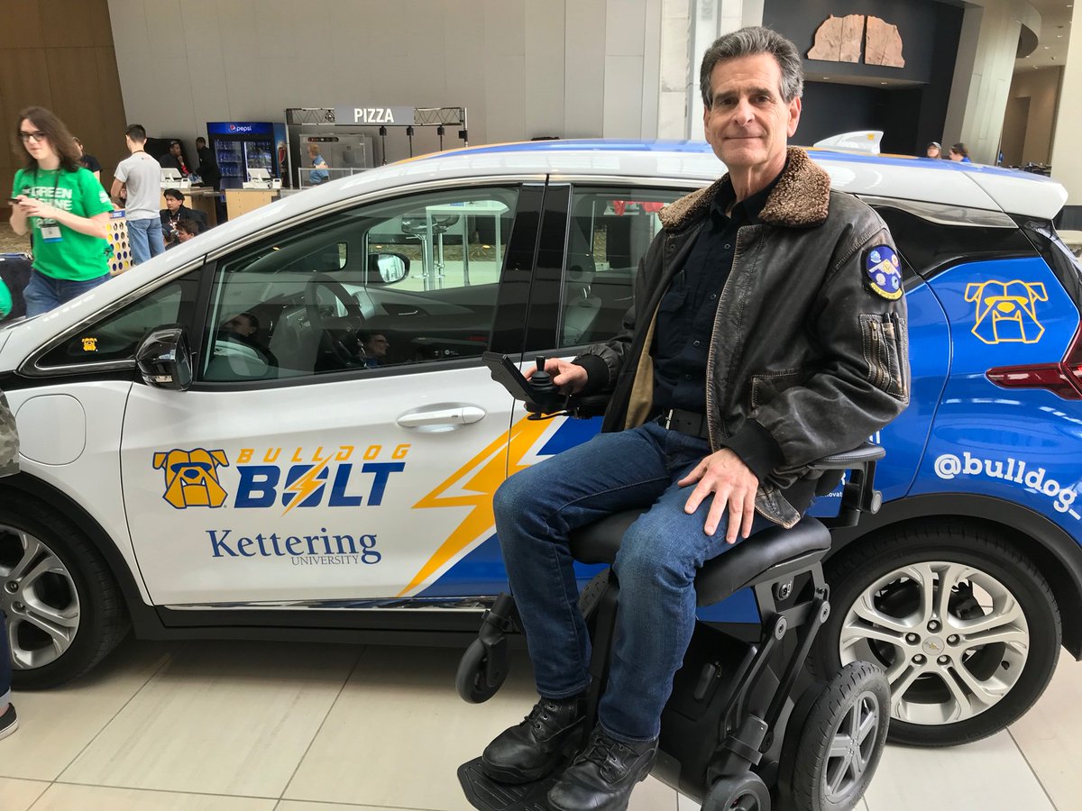 Very Cool! Two cutting-edge EV’s with Dean Kamen at <a href="/FIRSTweets/">FIRST</a> Worlds in #detroit - the iBot and the <a href="/KetteringU/">Kettering University</a> <a href="/bulldog_bolt/">Bulldog Bolt</a> autonomous vehicle platform