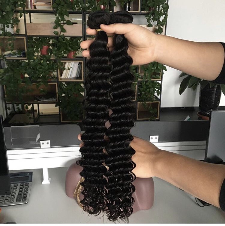 Msmenalicious's tweet photo. Somebody, Anybody wants to slide into my DM to order for hair? Help my account to balance so I’ll not drink garri without sugar and groundnut.. 😩😩😩 https://t.co/pgqp2Lo1lo