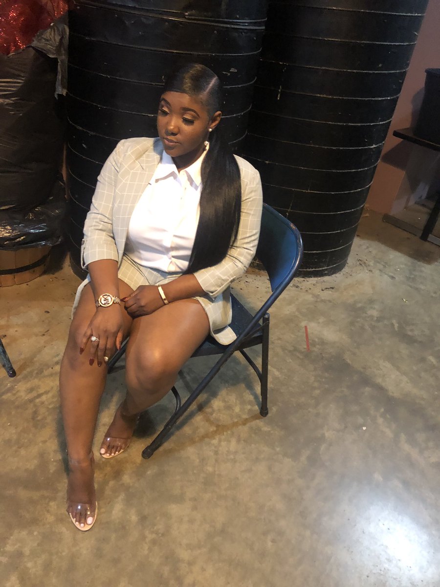 AlondreaR's tweet photo. I Alondrea Rivers have a Dream and I am living it and will continue to live in it and grow in it and I owe it all to God ππΎ Catch me on your TV. π€π½
Feeling cute, Might beat a face , might do a commercial , idk π€ͺβ€οΈπ€·πΎββοΈ
#may3π
#directorbae #actress #MUA
Hair: @Roundtwo_nikki https://t.co/HL5qPcYaAt
