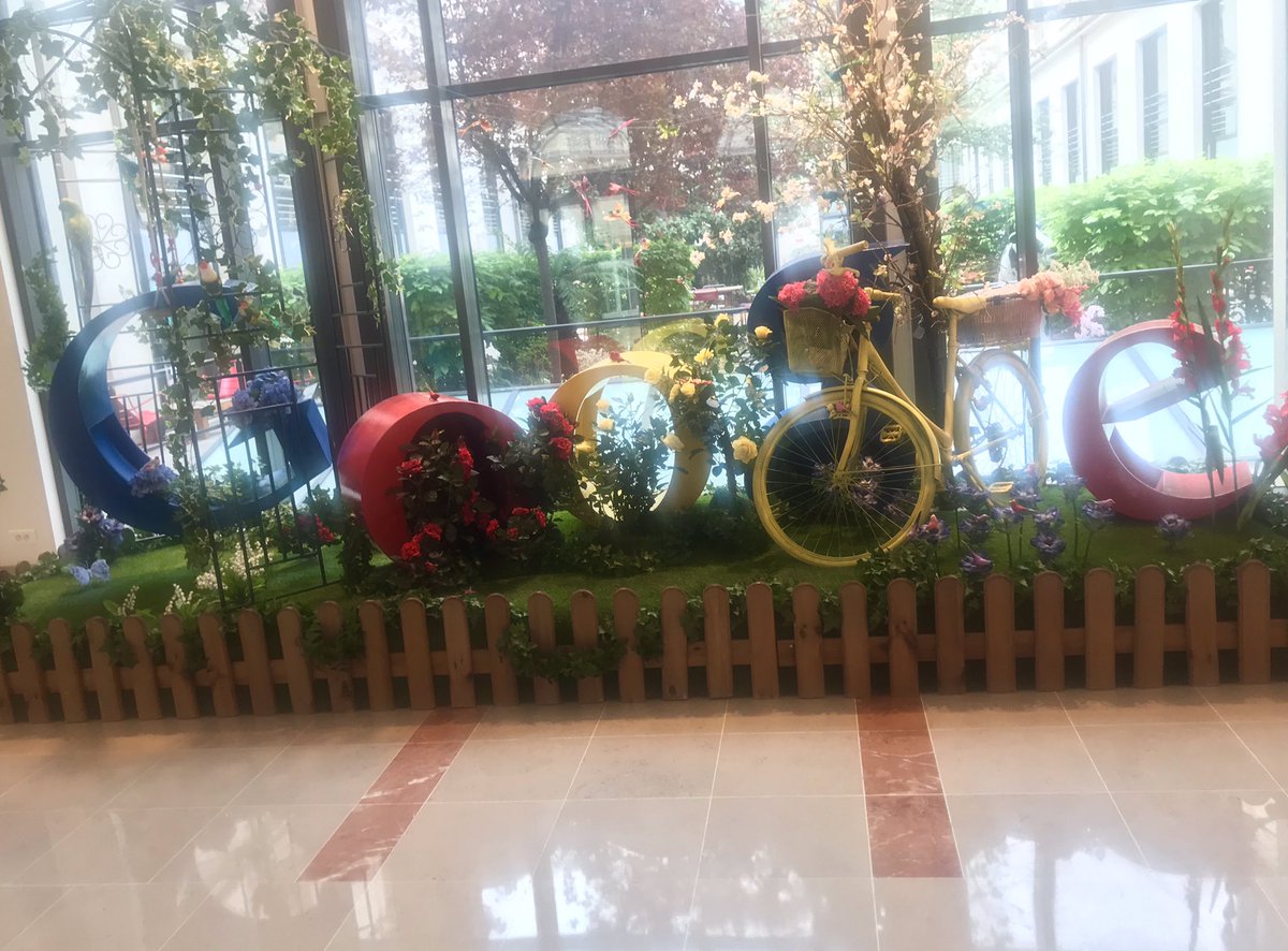 Échanges intéressants <a href="/Google/">Google</a> sur la #culturedentreprise et la place du #management, le droit à l’ #Innovation #testandlearn sur un marché orienté résultat et comment construire des produits pour la génération #Millennials #banqueassurance #Axa